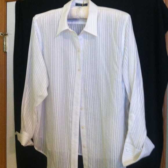 🌺SOLD🌺NWOT🌺RALPH LAUREN WHITE SHIRT