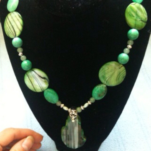 Beautiful jade and agate necklace - Picture 1 of 2