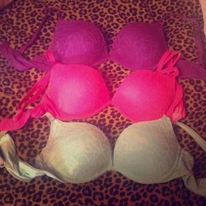 VICTORIA SECRET Push up lace bras.