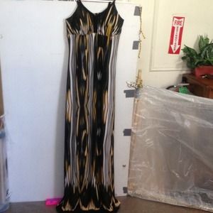 Maxi dress with unique patern