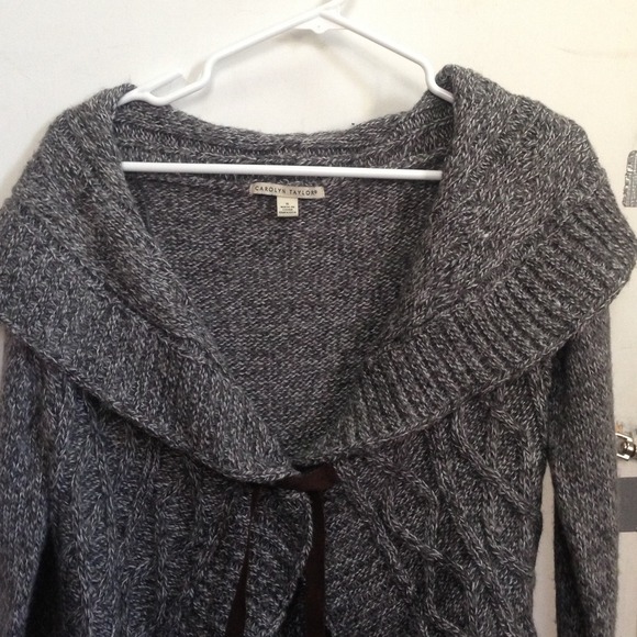 Sweater with unique design - Picture 3 of 3