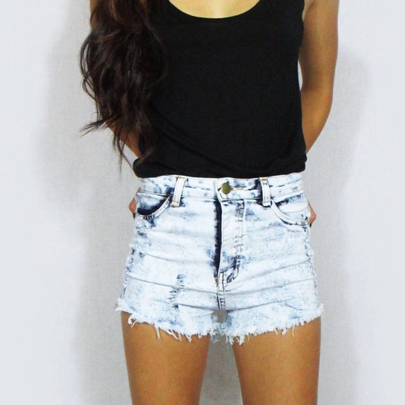 Distressed High-waisted Denim Shorts - Picture 4 of 4