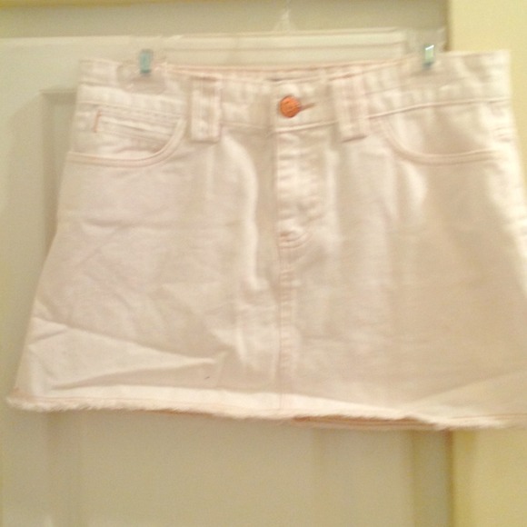 🎈REDUCED OCT 19 Old Navy Size6 white denim skirt