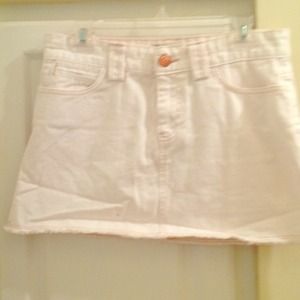 🎈REDUCED OCT 19 Old Navy Size6 white denim skirt