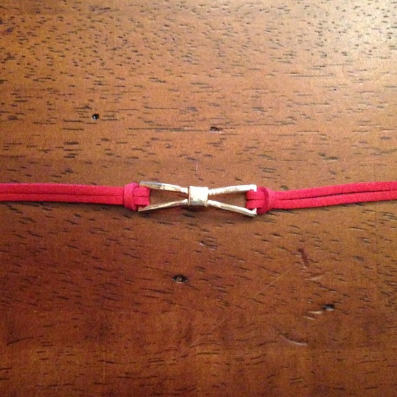 Gold bow leather bracelet. NWOT - Picture 3 of 3