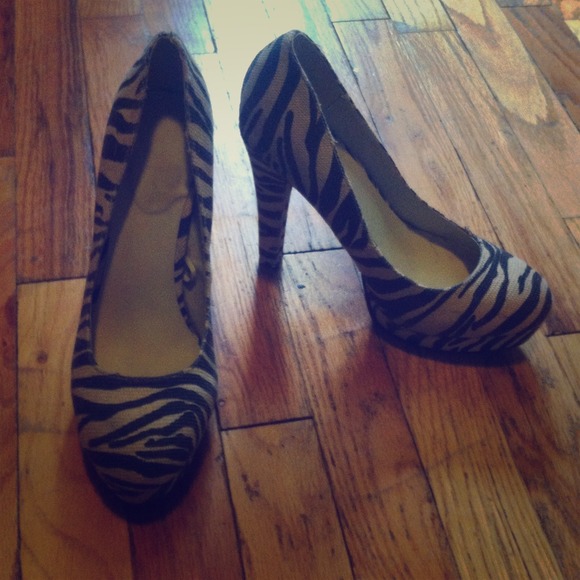 Zebra print canvas pumps