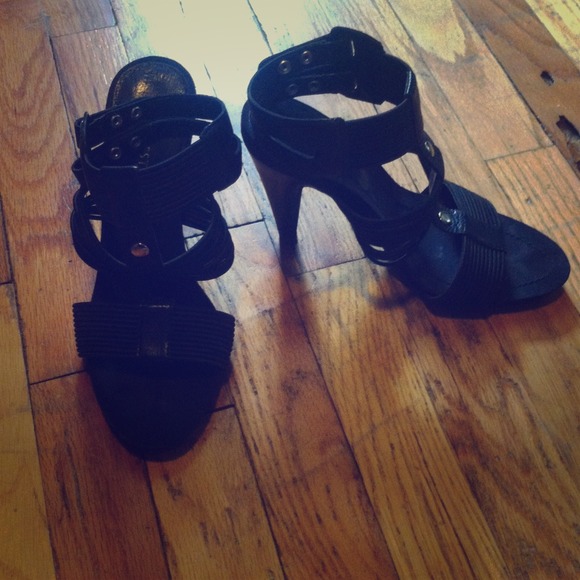 Nine West strappy black sandals with ankle strap