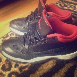 Black/red/white Jordan's.