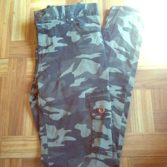 Camo skinny jeans