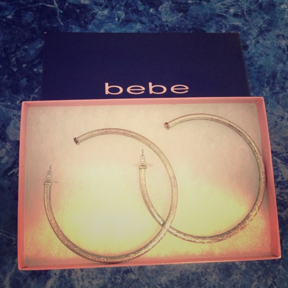 🚫SOLD🚫BEBE SILVER TONE EARRINGS 3" - Picture 1 of 2