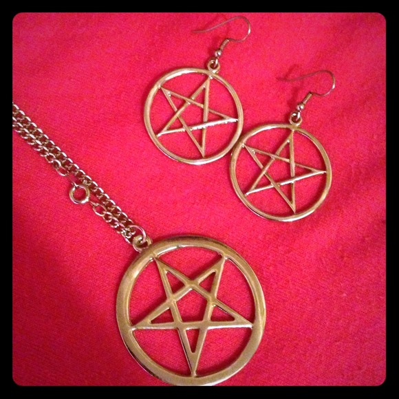 Matching earring and necklace set NWOT