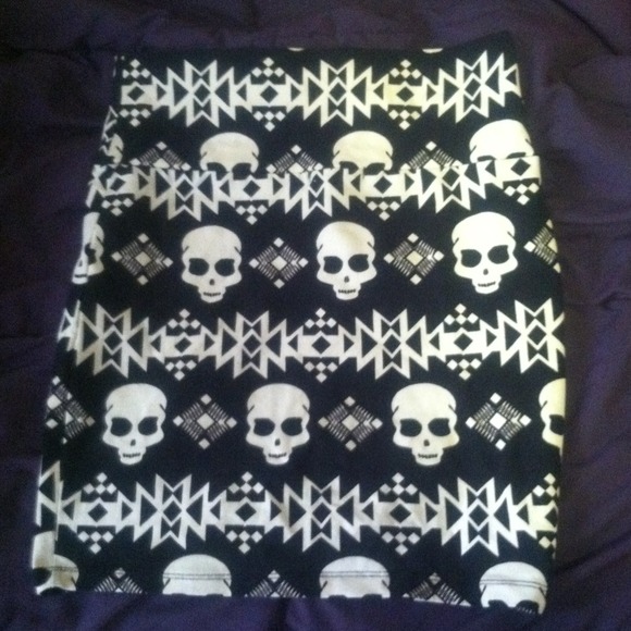 Black and white skull tunic skirt - Picture 1 of 2