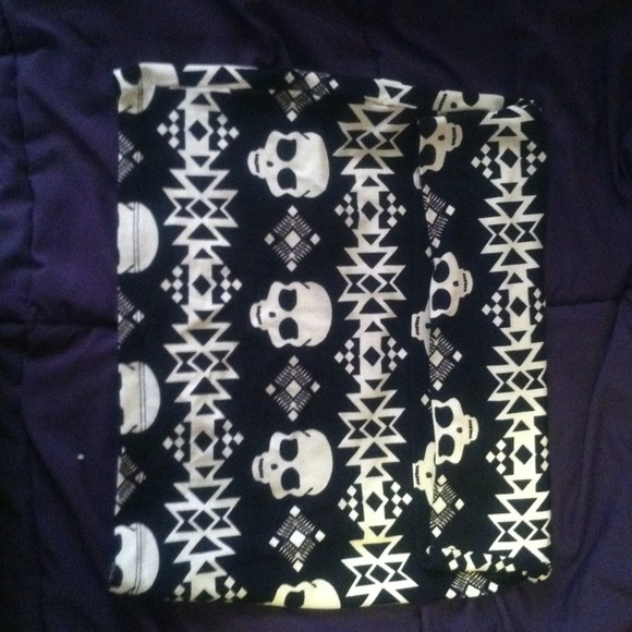 Black and white skull tunic skirt - Picture 2 of 2