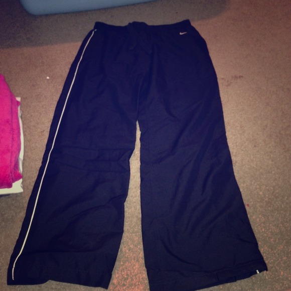 Black nike warm ups 🎀