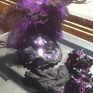 Original Italian Feather Mask with lace gloves