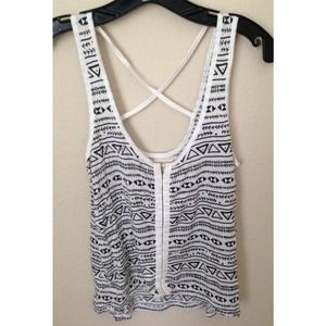 ✨ Billabong B&W perfect summer tank! ✨