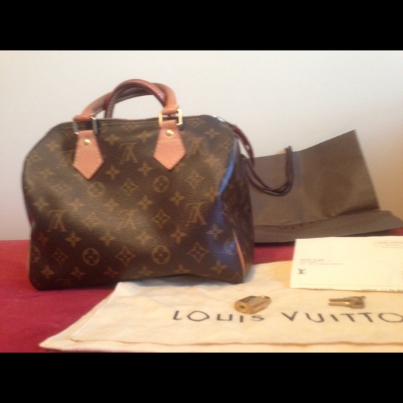 Louis Vuitton 25 Authentic Speedy bag