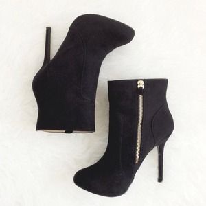 ✖️SOLD✖️ZARA Suede Black Bootie