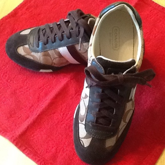 ๐HP ๐ Signature Coach Sneakers - Picture 2 of 4