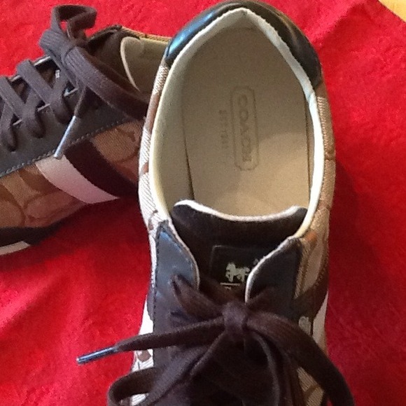 ๐HP ๐ Signature Coach Sneakers - Picture 3 of 4