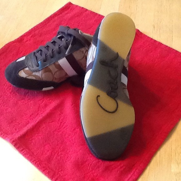 ๐HP ๐ Signature Coach Sneakers - Picture 4 of 4