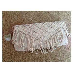 NWT AE fringed clutch in cream 💋