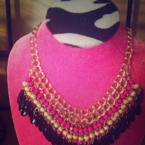 Pink/gold/black bead necklace