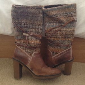 Boots w/ toggle detail