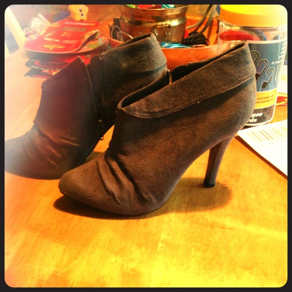 Charlotte Ruse grey suede booties