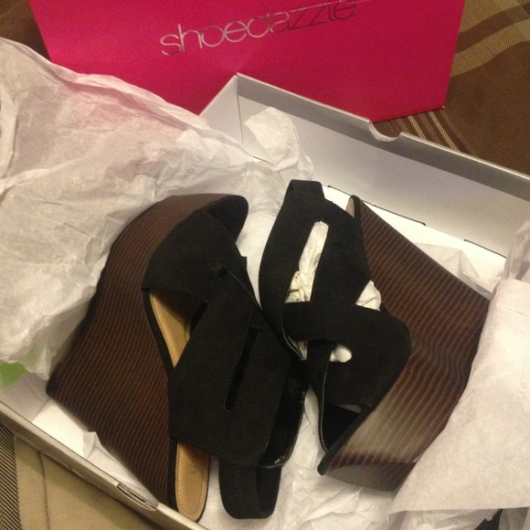 Black wedges
