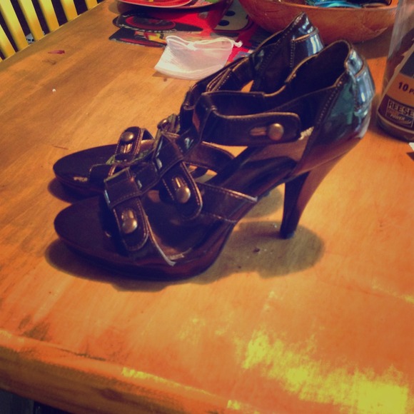 Gladiator brown patent pumps