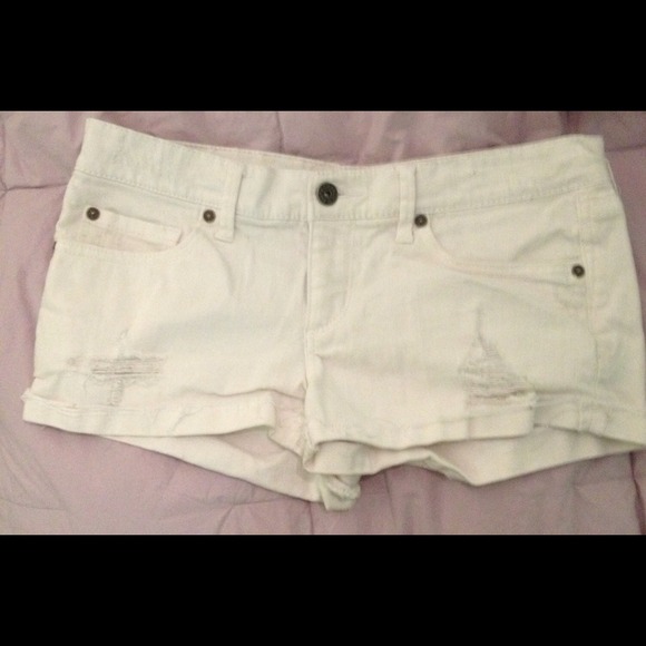 CUTE WHITE SHORTS