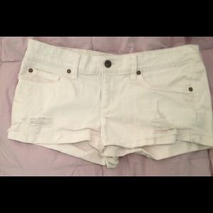 CUTE WHITE SHORTS