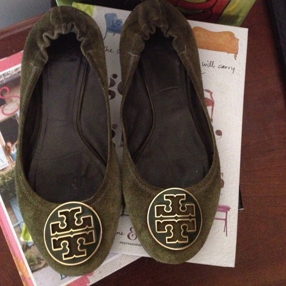 Sold to Sarah⛔ 💌 🎉Tory burch reva flats size 9