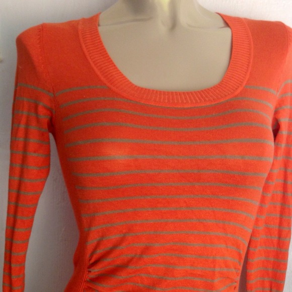 Orange/ coral top - Picture 1 of 4