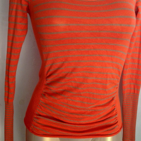 Orange/ coral top - Picture 3 of 4