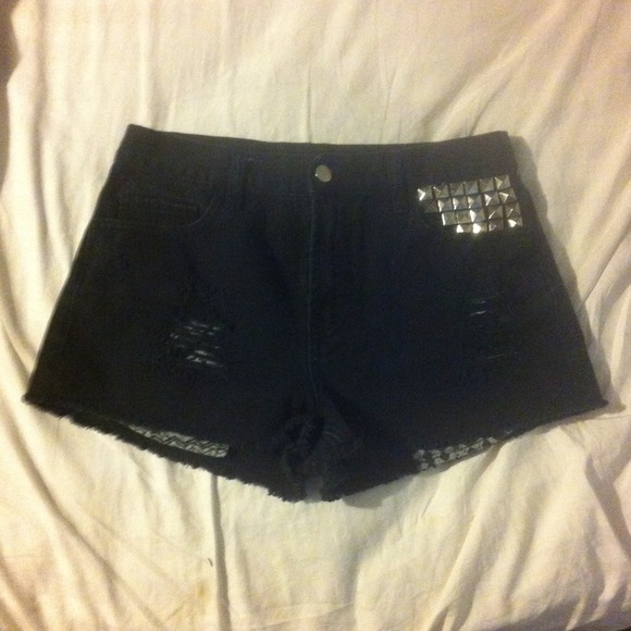 ❌SOLD❌ Black distressed high waisted shorts