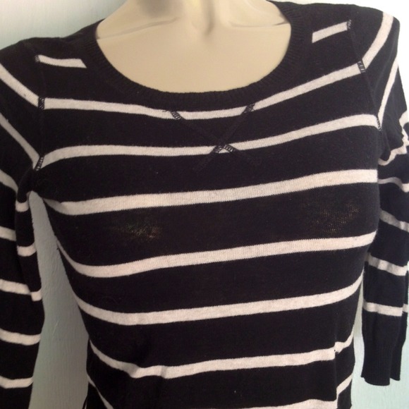 Black and white strips too - Picture 1 of 3