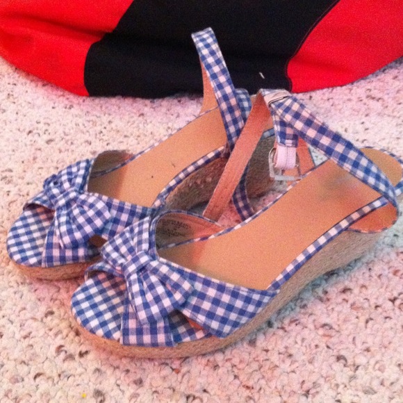 Blue and white checkered wedges