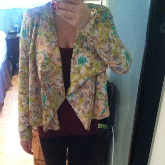 πHOST PICK!! Floral blazer - Picture 2 of 3