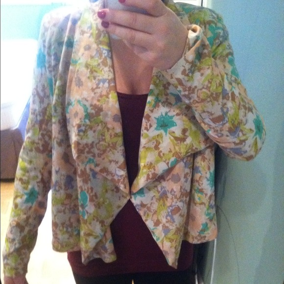 πHOST PICK!! Floral blazer - Picture 3 of 3