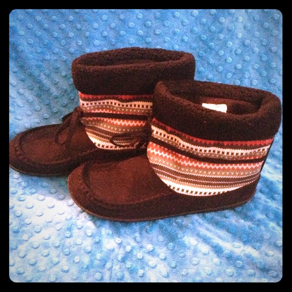 Shoes - ❤️SOLD LOCALLY ❤️🎯Tribal printed🎯