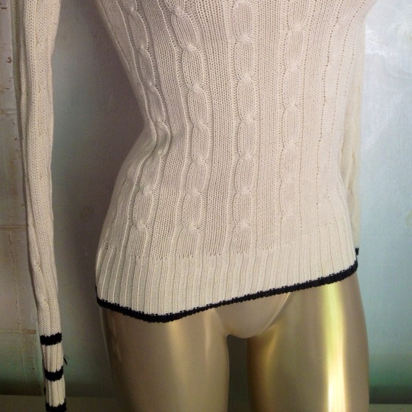 Wet seal sweater - Picture 2 of 2