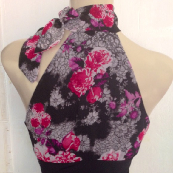 Cute ruffle top - Picture 3 of 4