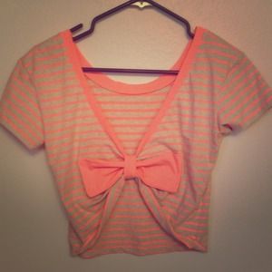 Cute backless bow crop top