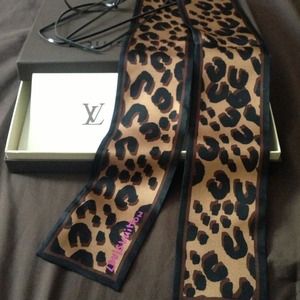 ❌SOLD❌Authentic Louis Vuitton Leopard Bandeau