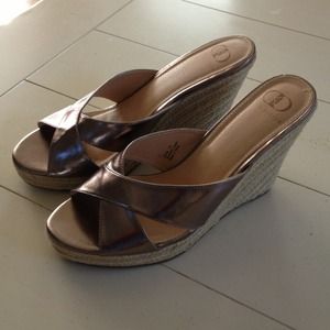 Kelsi Dagger wedges nwot