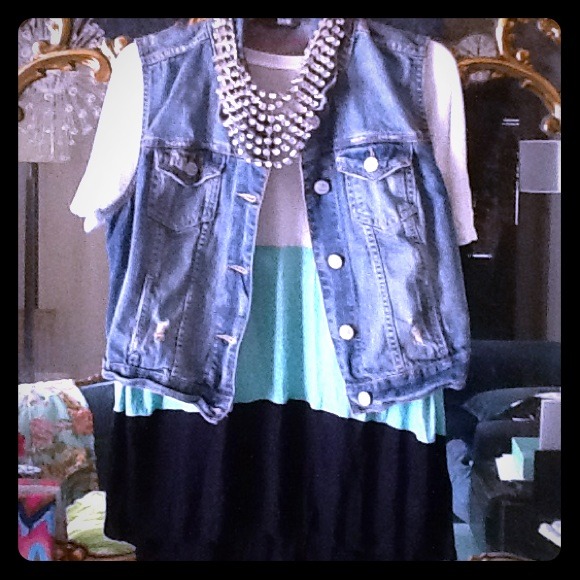 ♡♥♡★☆SOLD★♡♥NWT Colorblock High Low Tissue Tee