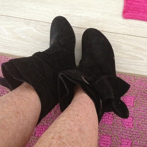 Short boots suede