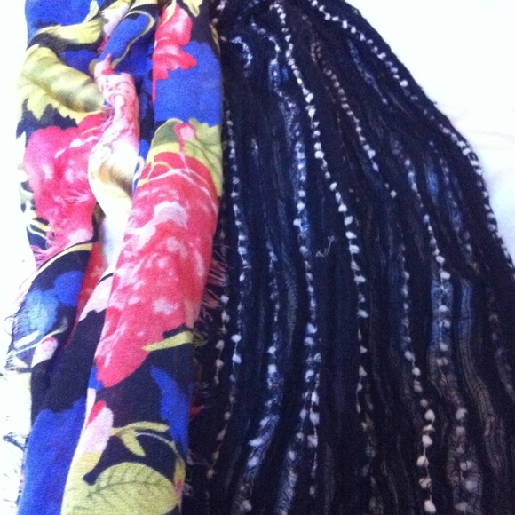 Two pattern infinity scarf - Picture 2 of 2